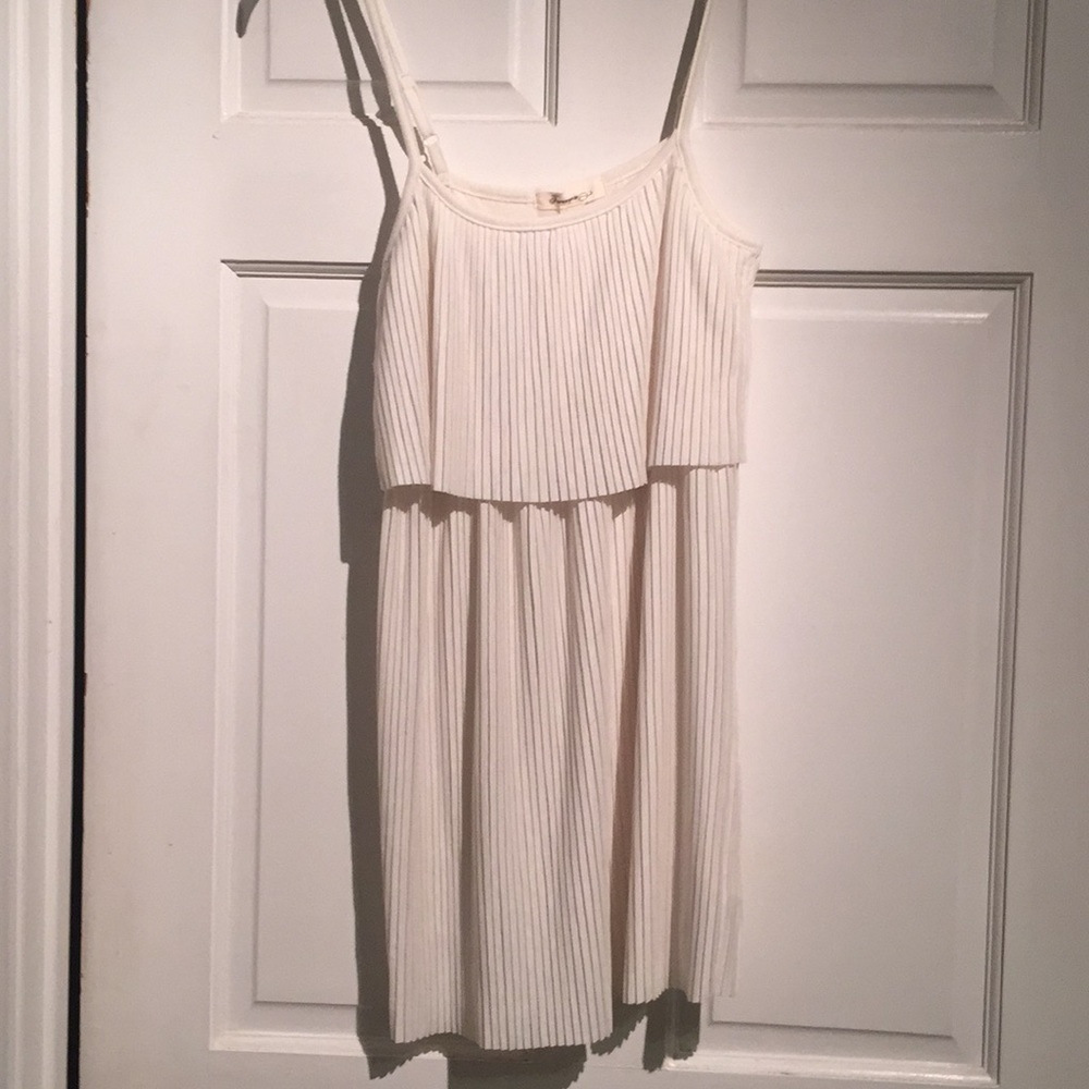 Cute cream colored summer dress - Picture 1 of 3